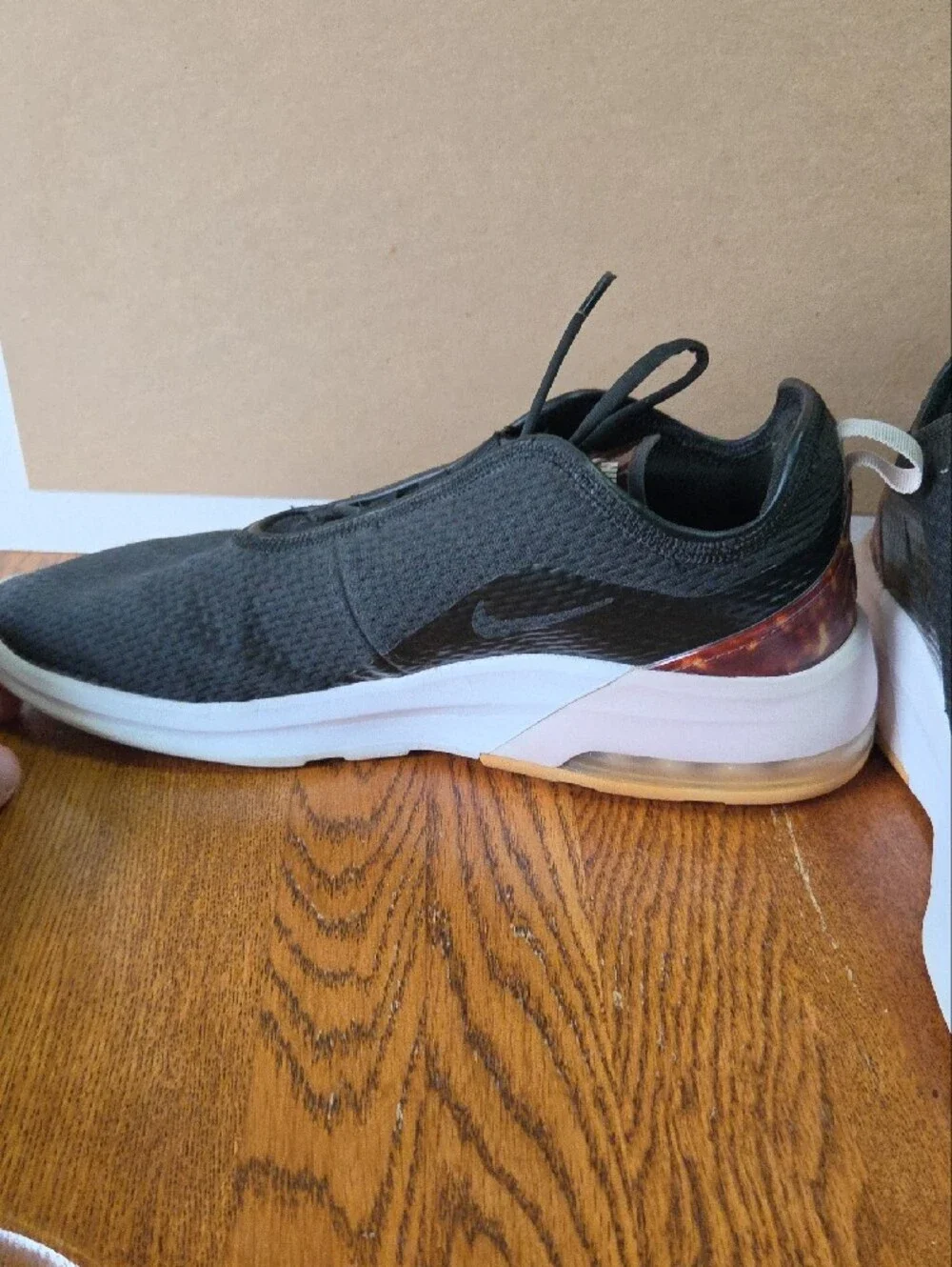 Nike Air Max Motion 2 2019 Size 12 Black/white/brownish