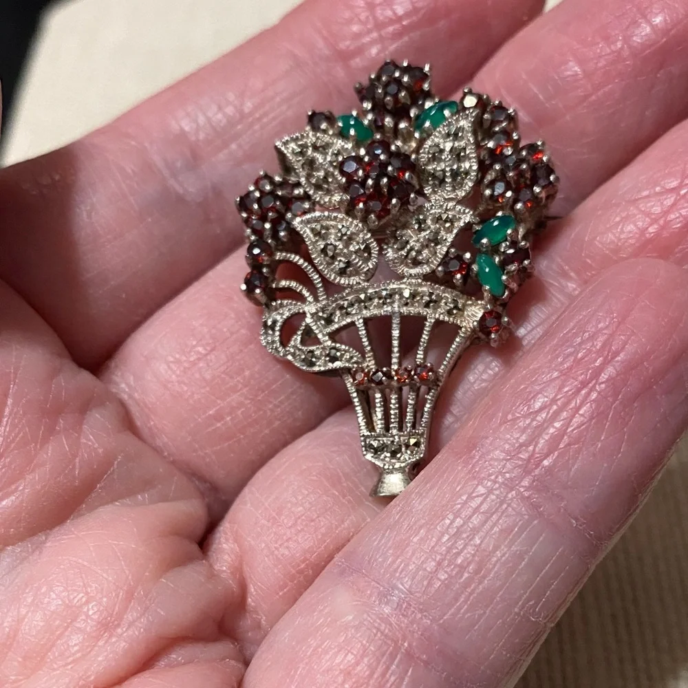 Vintage 925 Sterling Silver Marcasite Garnet & Jade Floral Brooch Pendant