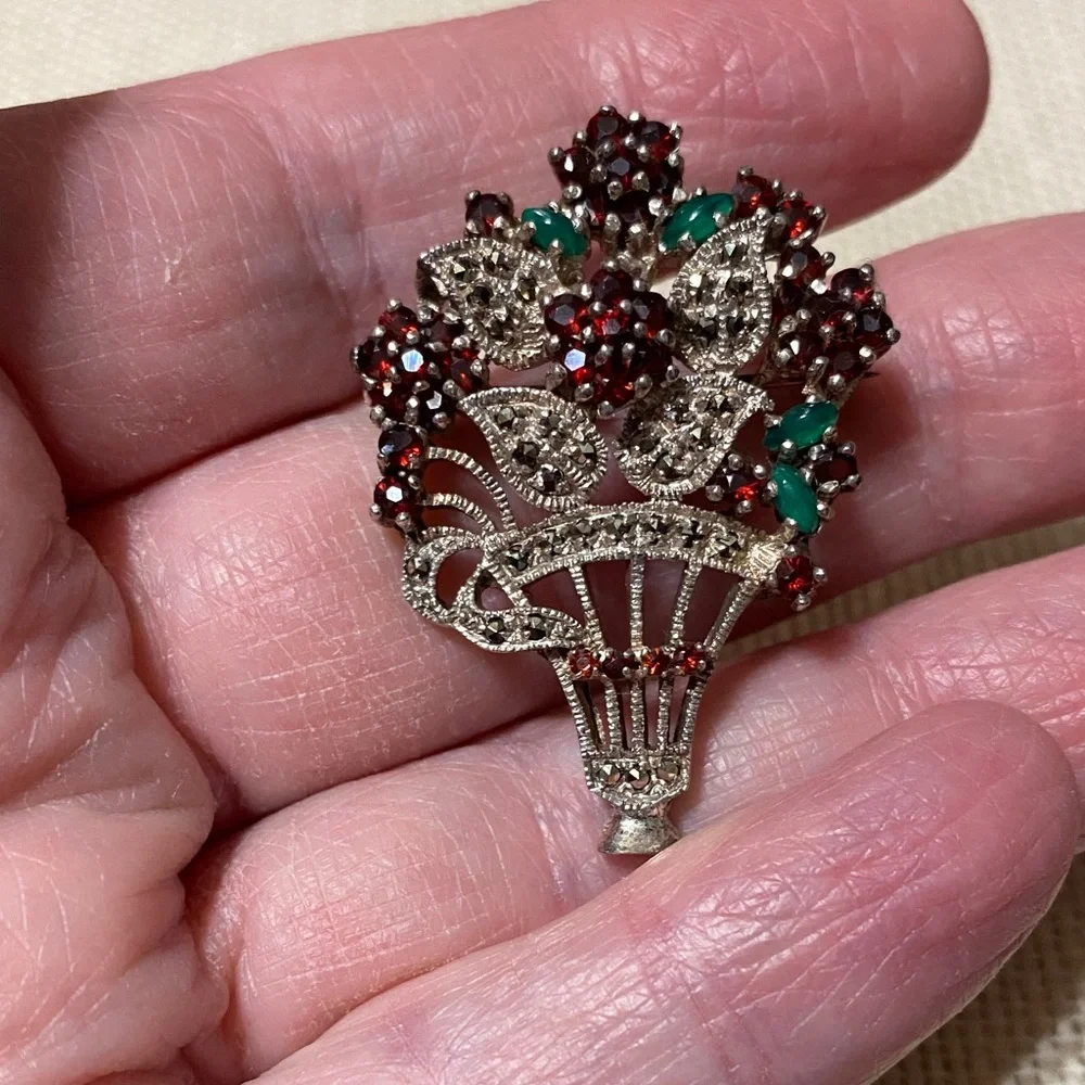 Vintage 925 Sterling Silver Marcasite Garnet & Jade Floral Brooch Pendant
