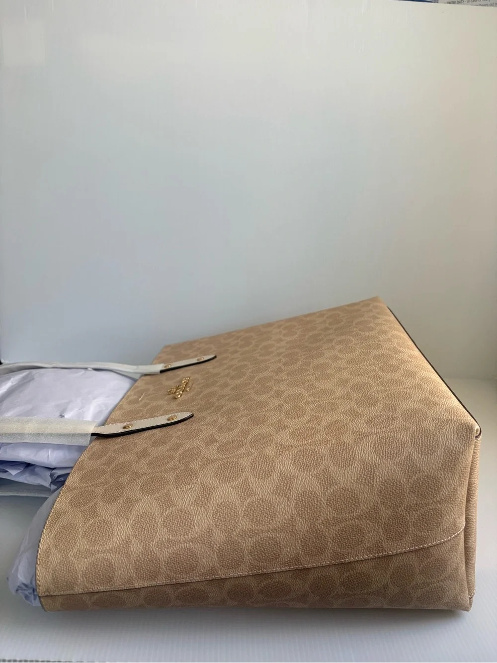 Coach tote beige