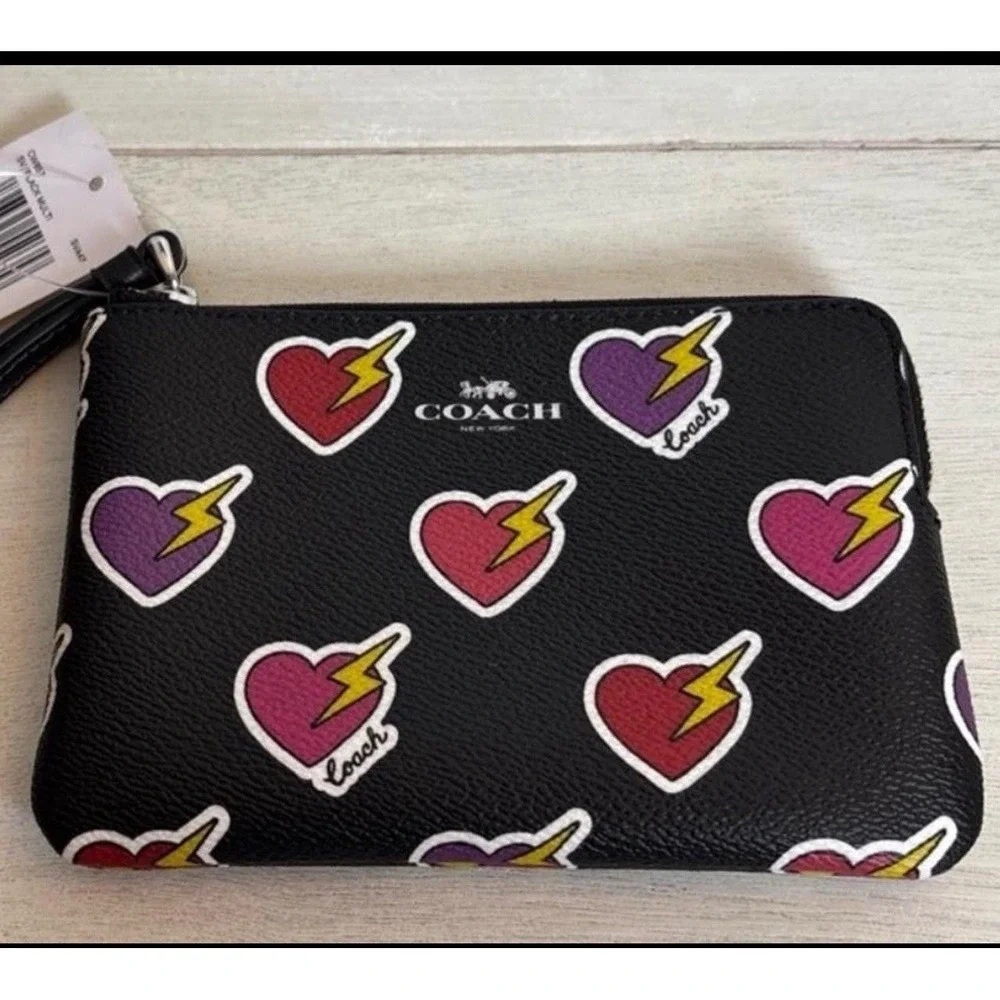 Coach corner zip