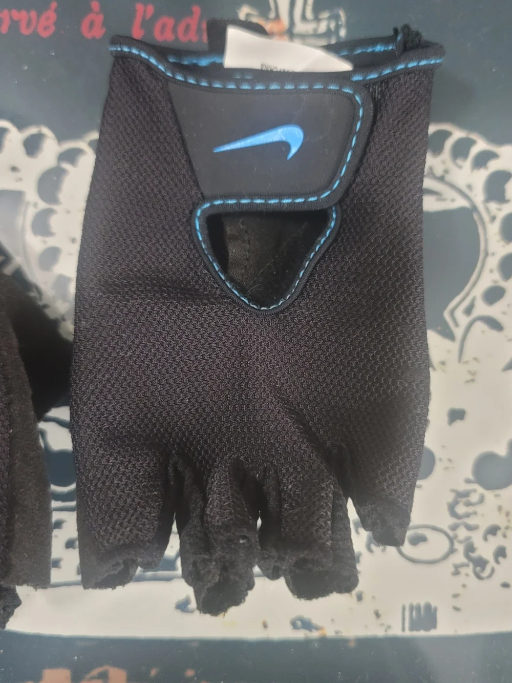 Nike fingerless accents