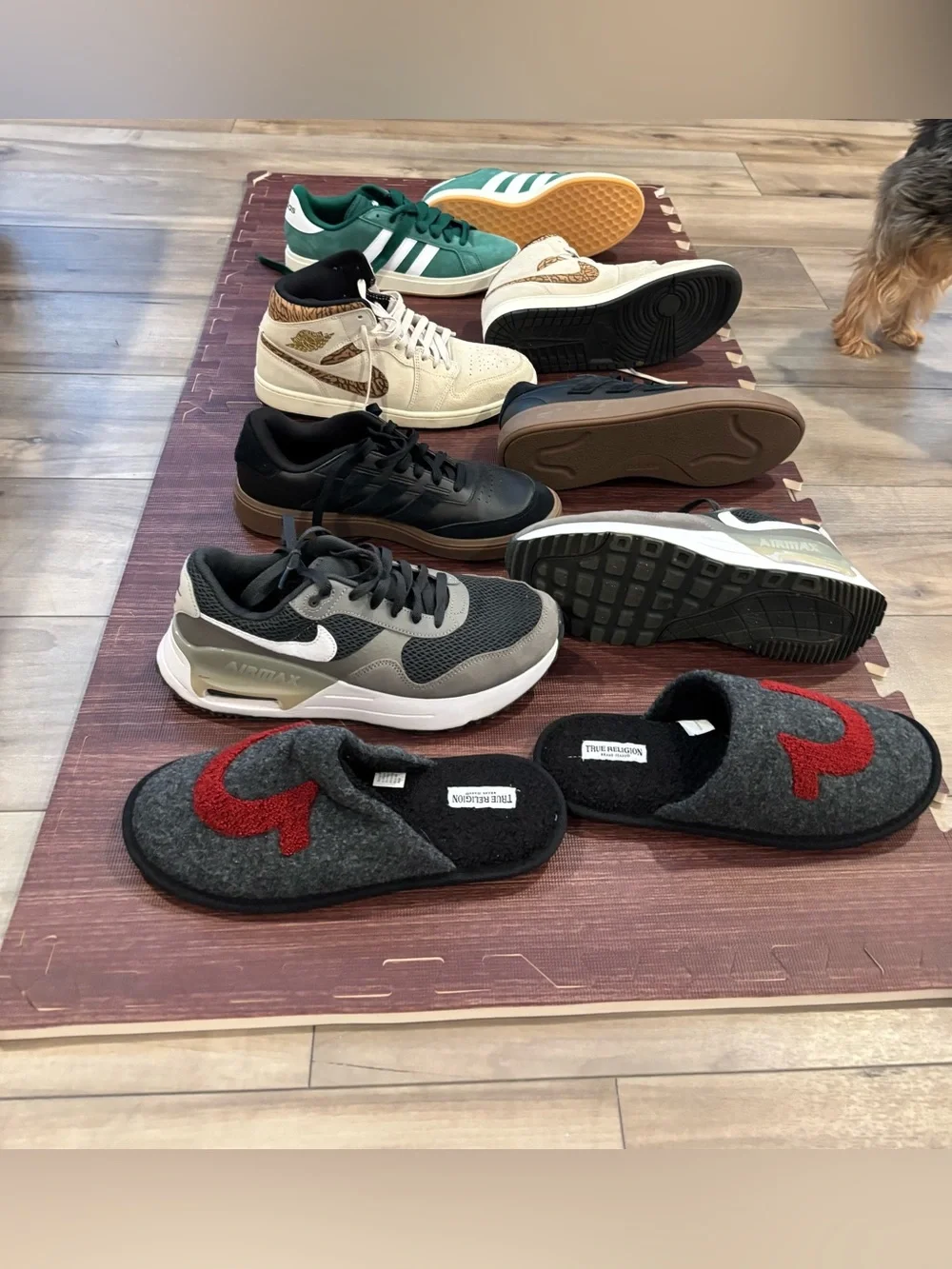 Nike *sizes 5*