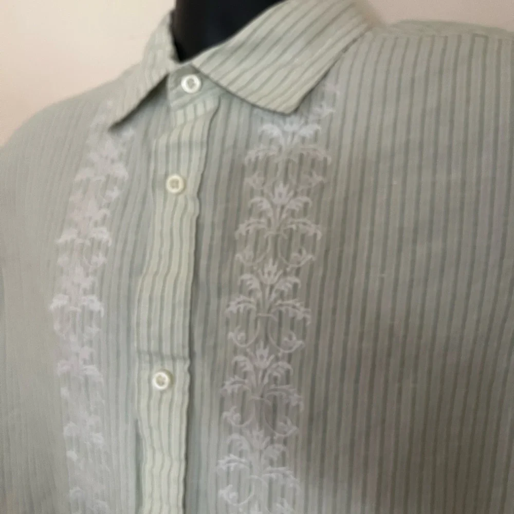 Banana Republic casual button