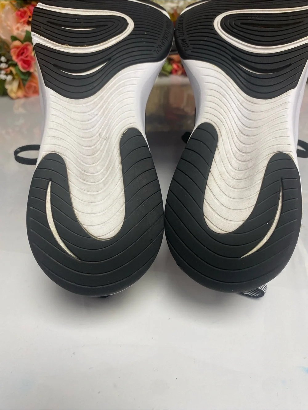 New Balance Nergize DynaSoft Slip-On Walking Shoes White Black Women’s 8.5B