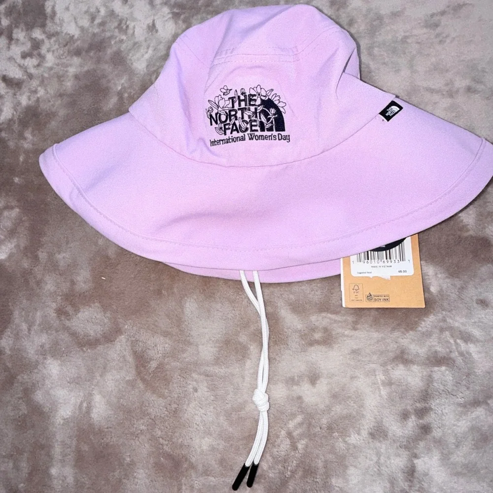 The North Face Brimmer Hat Women SM Purple NEW IWD Graphic Recycled NF0A5FX2IFA