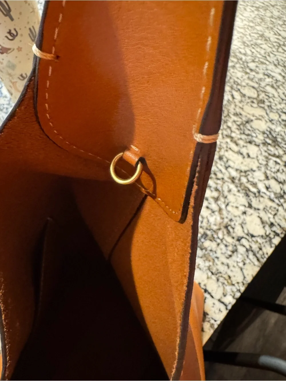 Coach shape logo gold