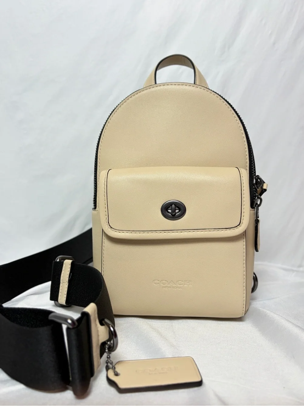 Coach premium pristine