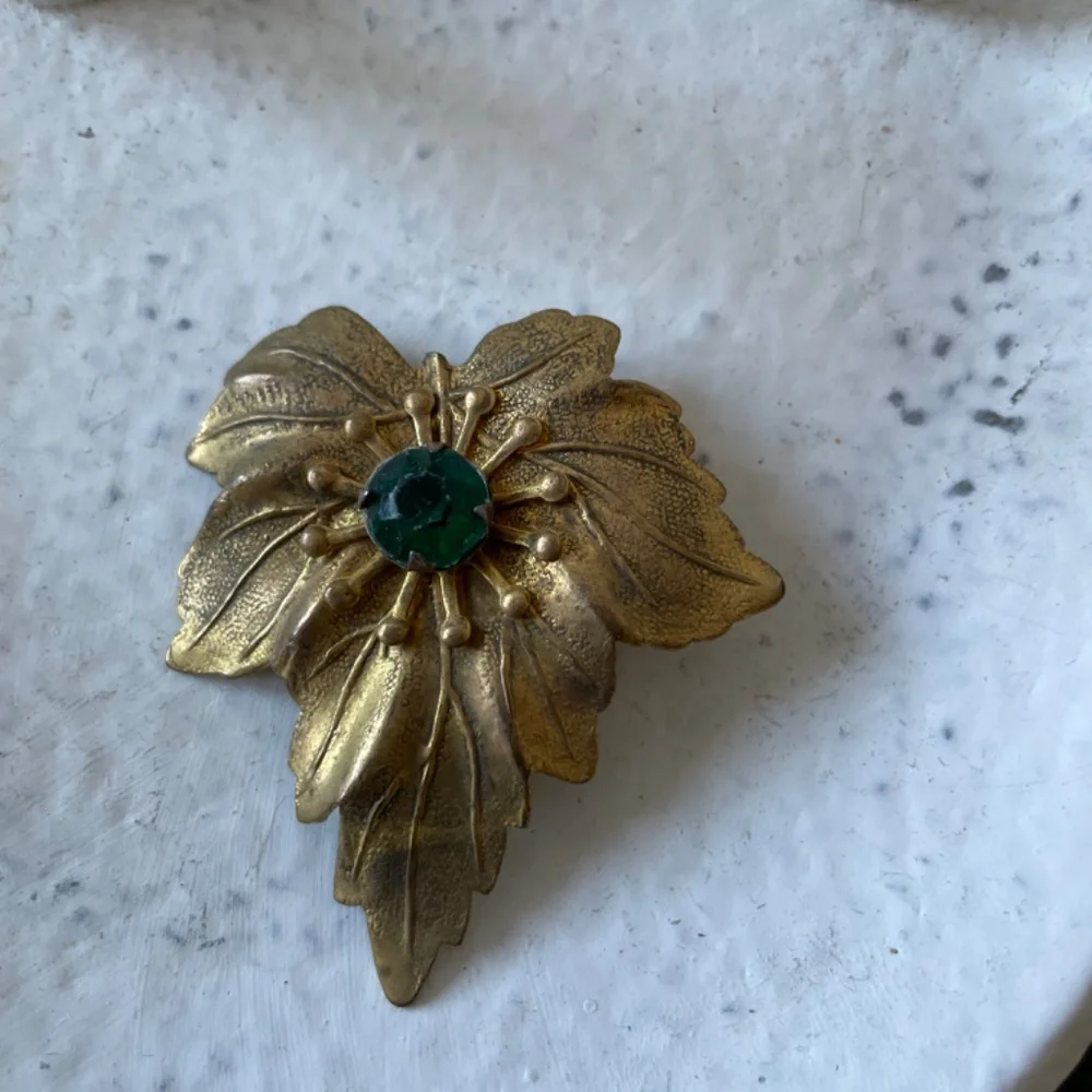 ❤️ VINTAGE GOLD TONE LEAF SHAPE RHINESTONE ENCRUSTED DRESS SHOE CLIP BRO…