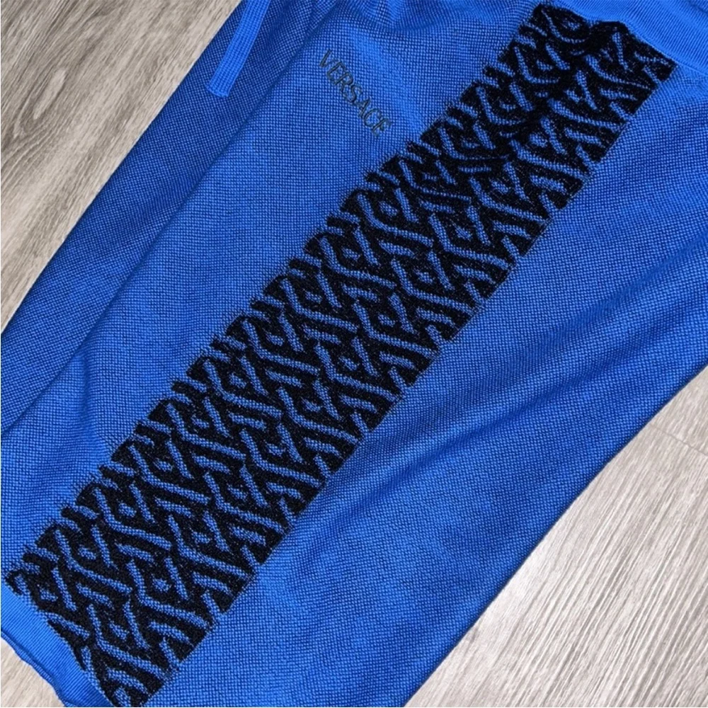 Versace length 22in