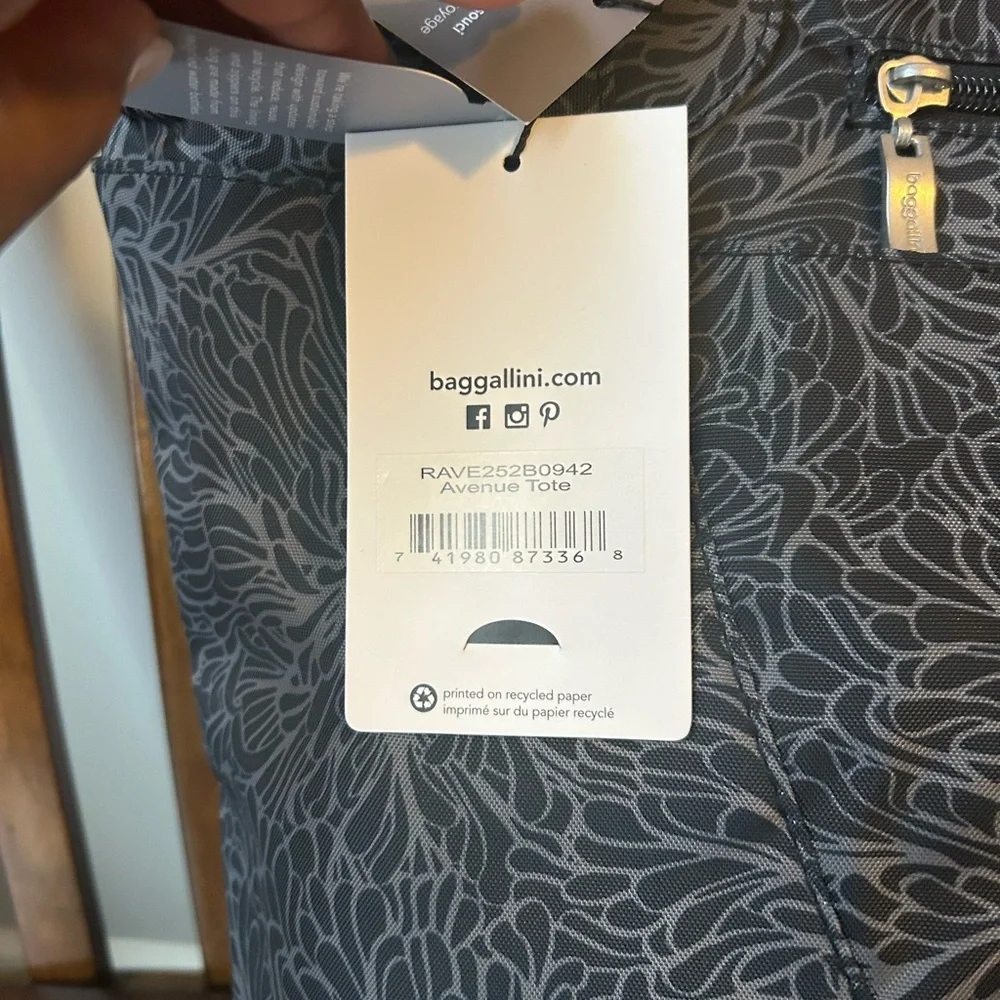 Baggallini tote avenue nwt