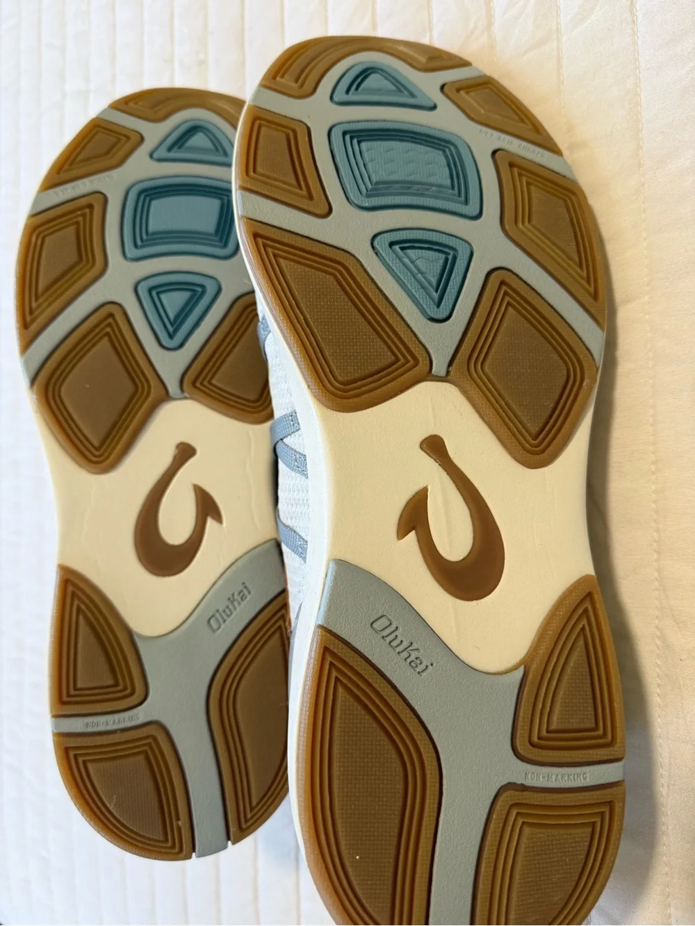 OluKai beautiful gray