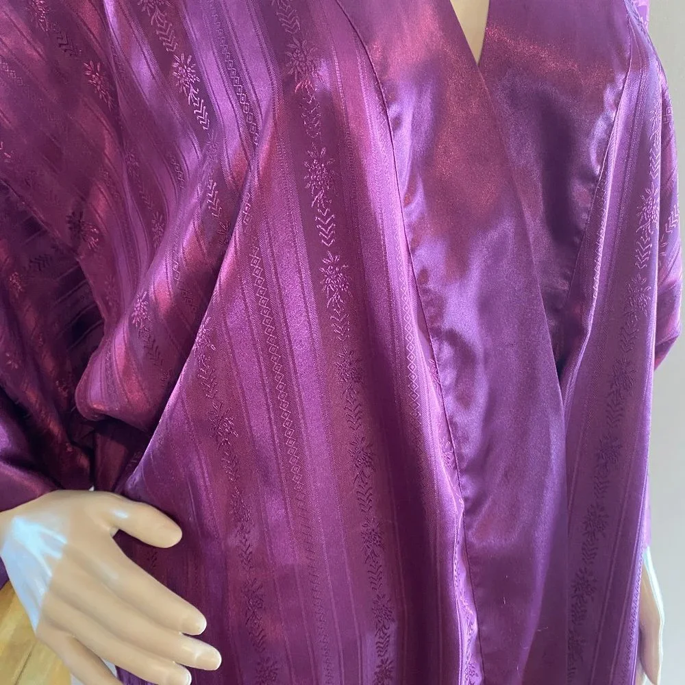 Vintage Victoria's Secret Gold Label Purple Silky long Robe Size M L No Belt