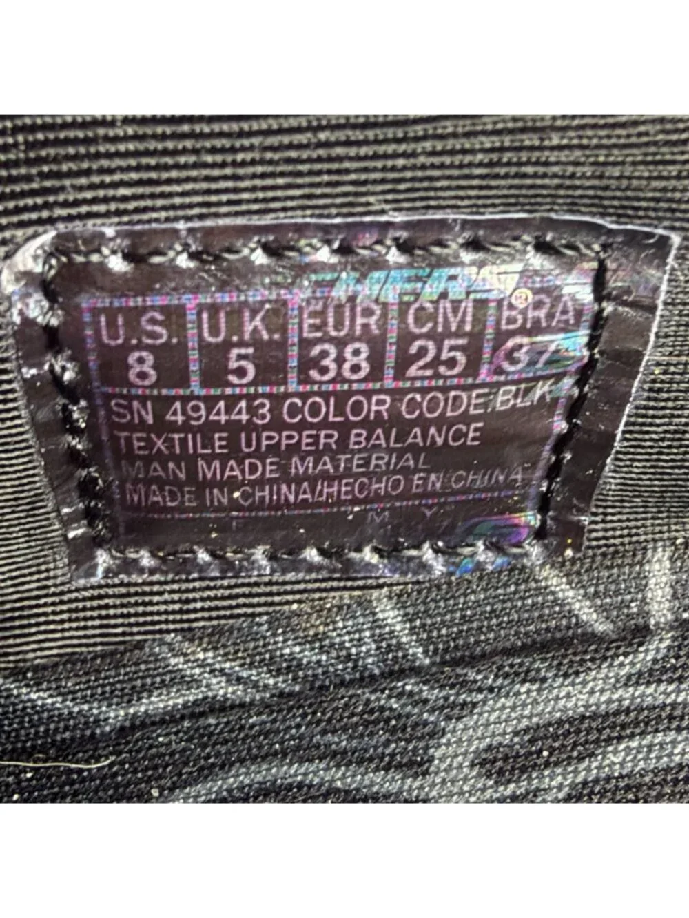 Skechers ship size are