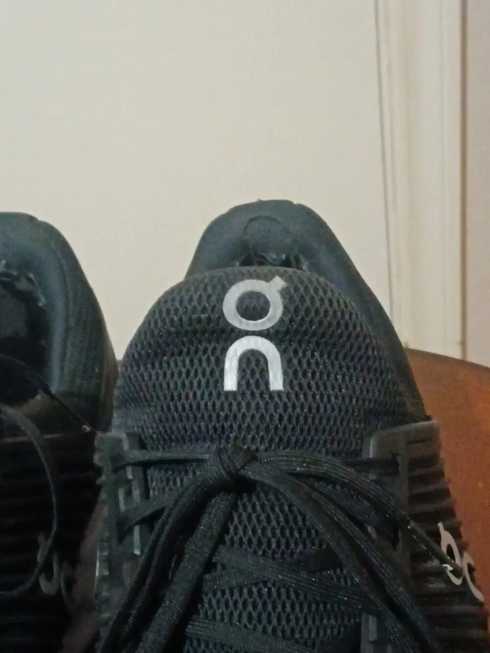On Clouds cushioned black
