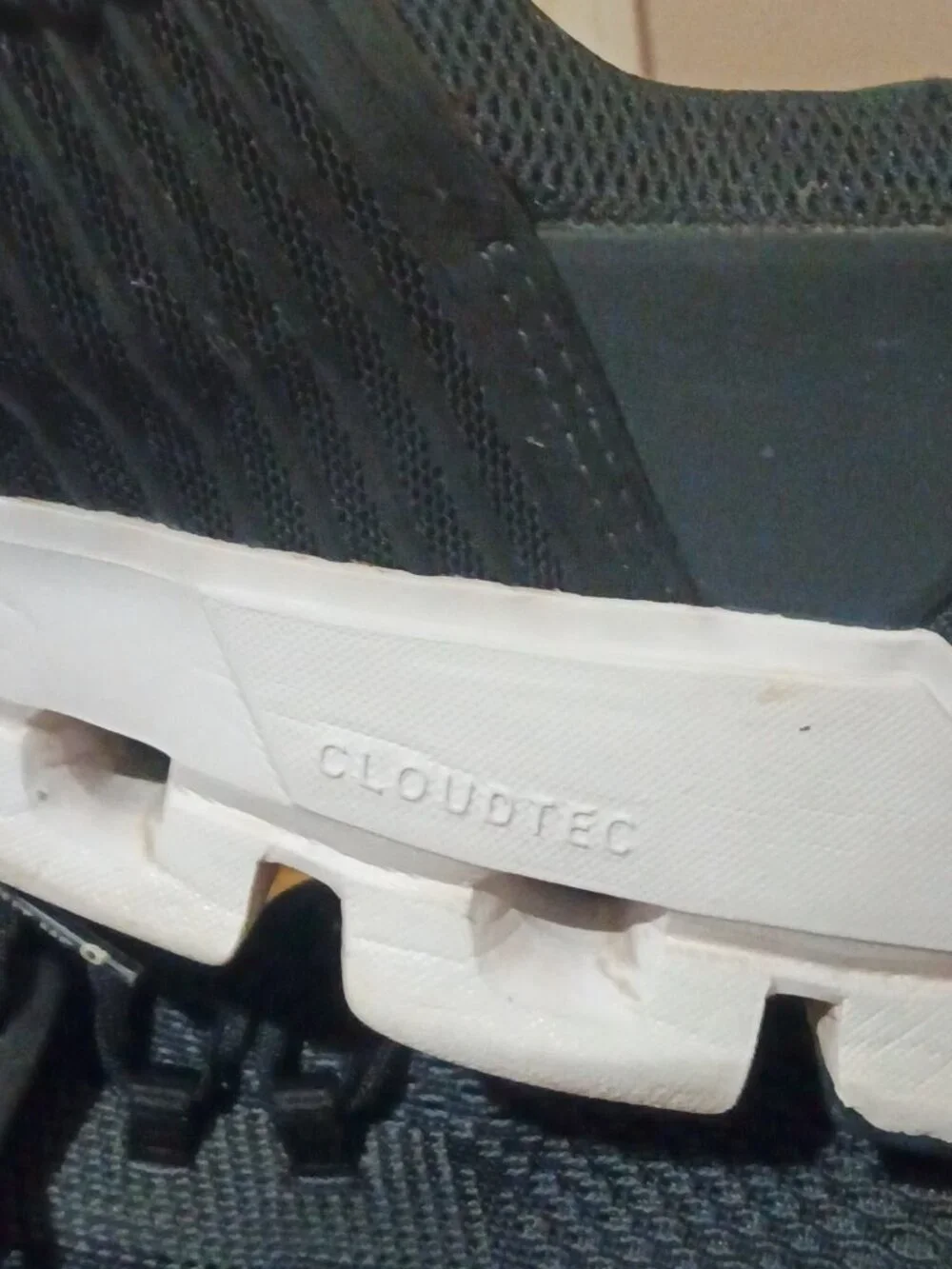 On Clouds durability black insole