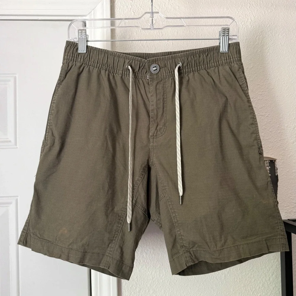 VUORI olive green men's athletic cargo pull on drawstring shorts