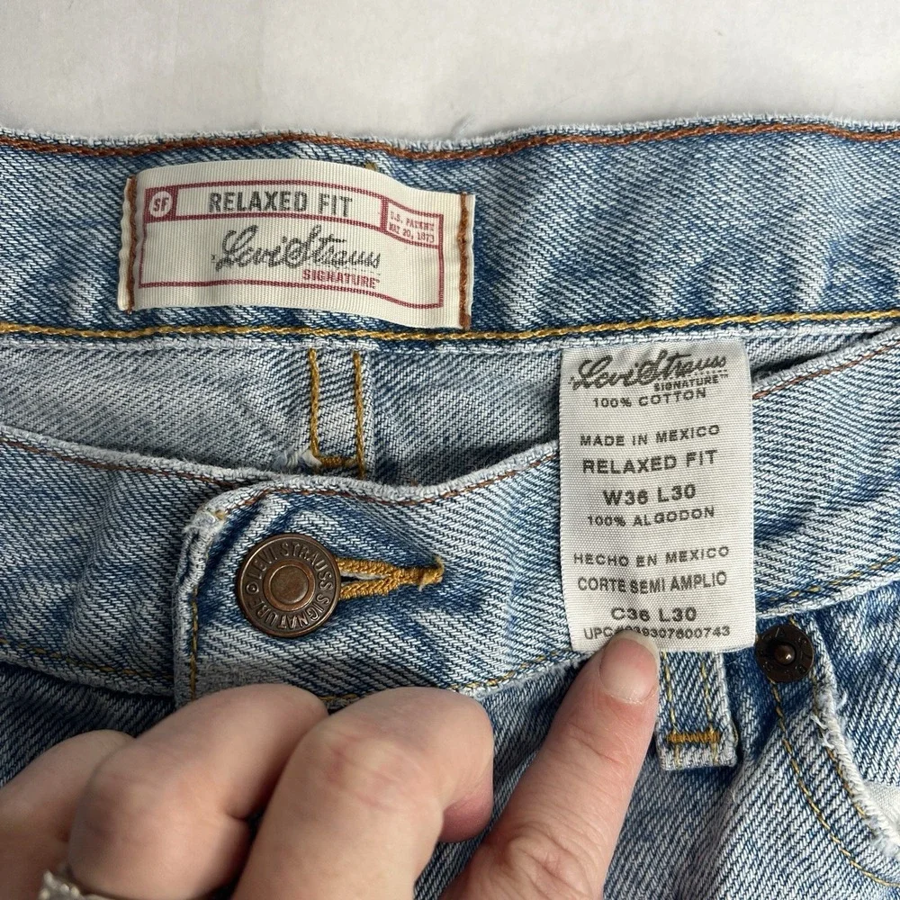 Signature by Levi Strauss button 36x30 are