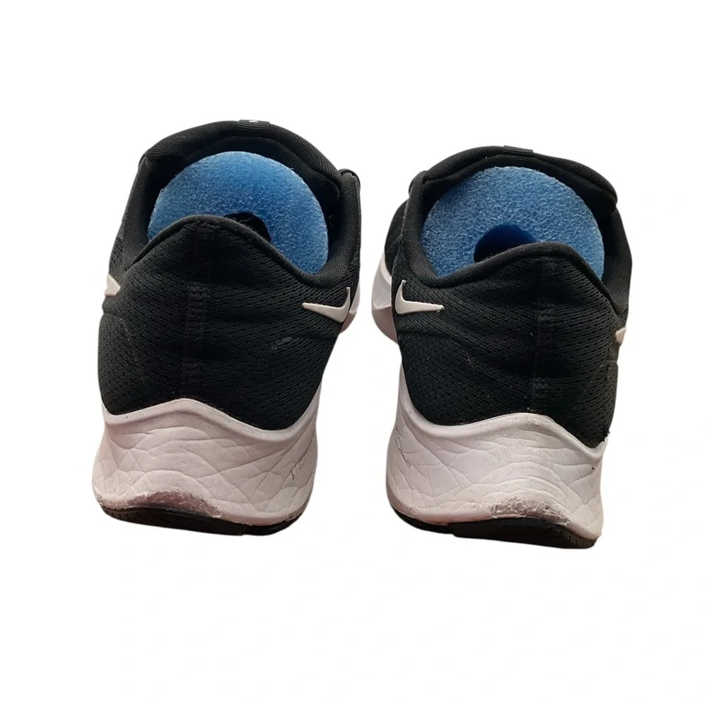 Nike sleek black