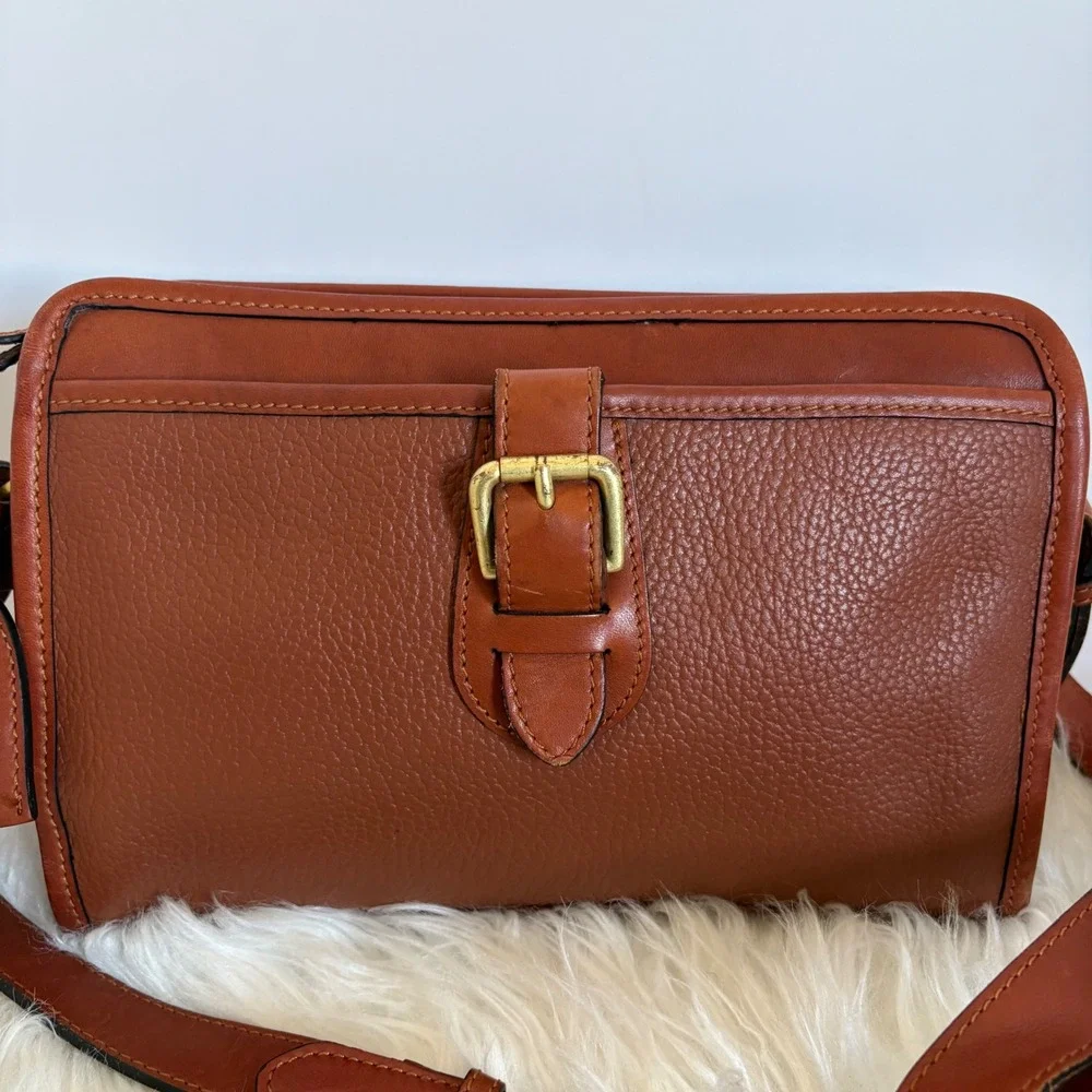 Liz Claiborne riding closure