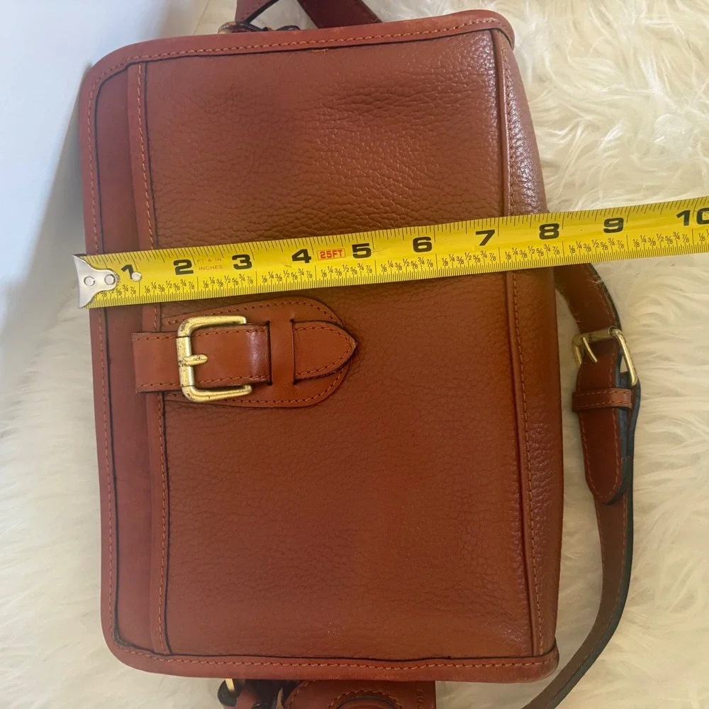 Liz Claiborne this width pocket
