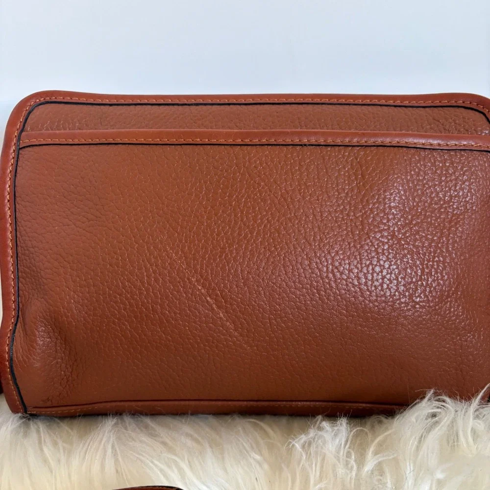 Liz Claiborne zip saddle crossbody