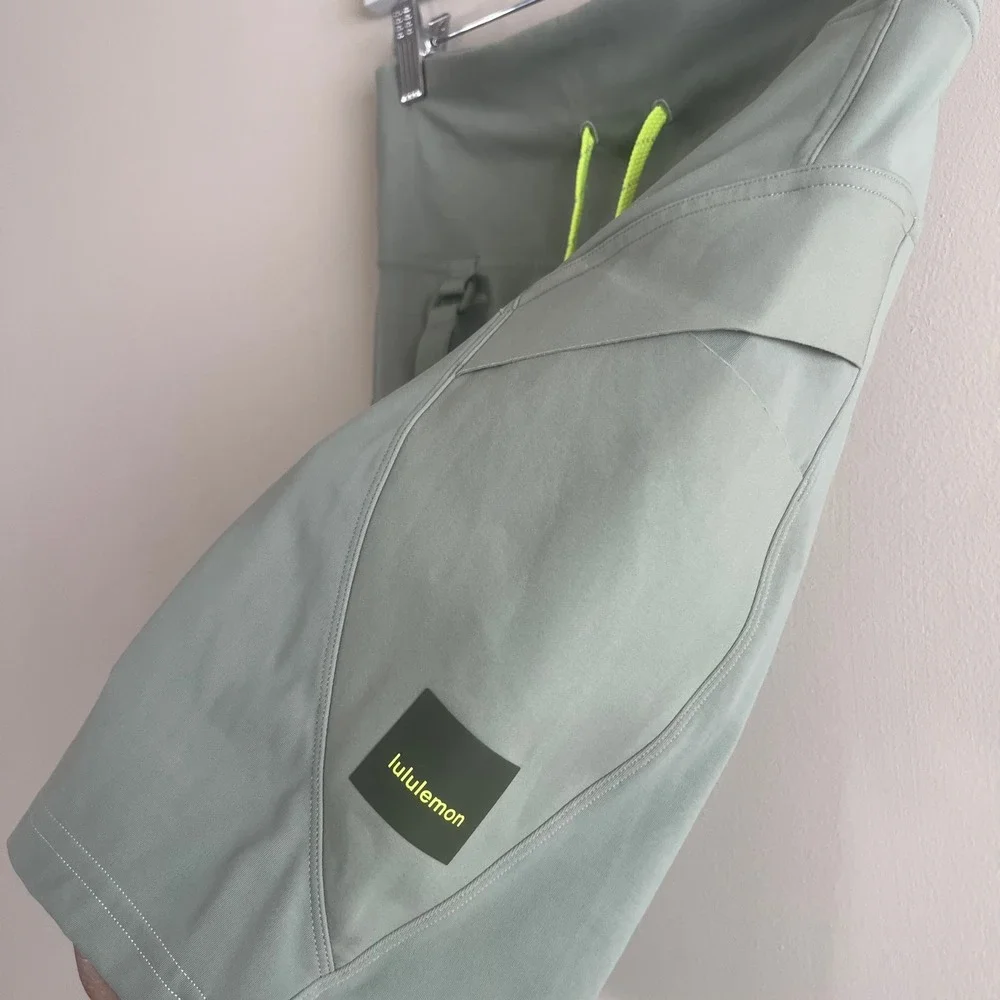 Lululemon Hike Bike Short High Rise Sage Green Cargo Zip Pocket Size 8