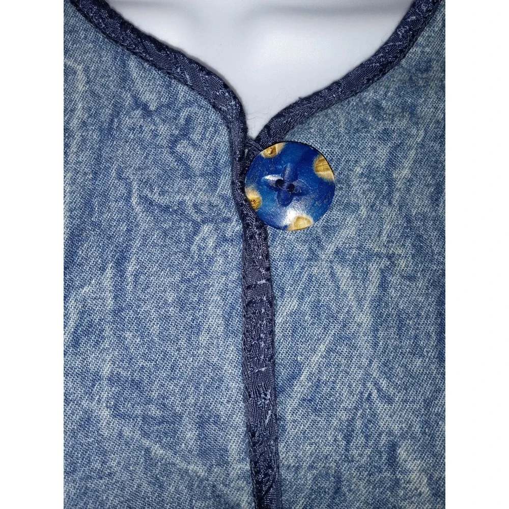 Flashback artistic button