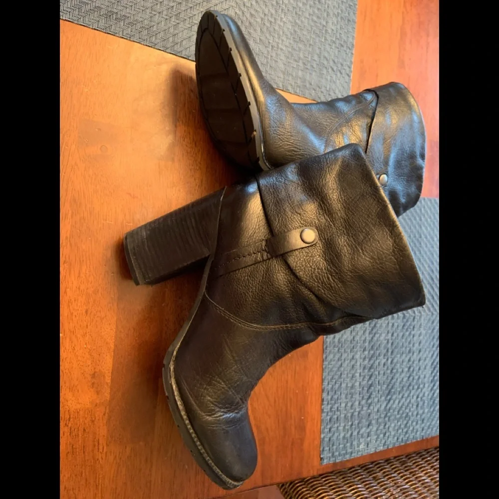 Leather‎ boots