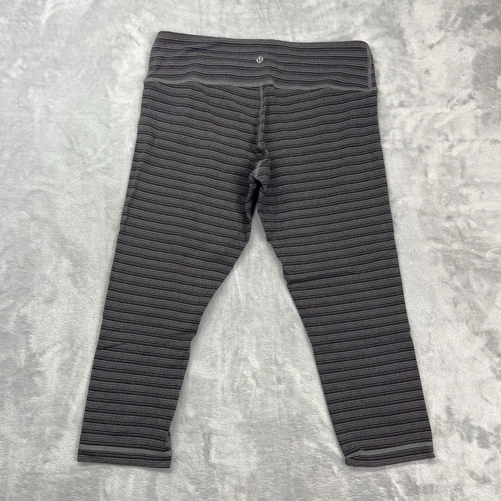 Lululemon Leggings Womens 10 (30x21) Gray Black Horizontal Stripe Athletica Crop
