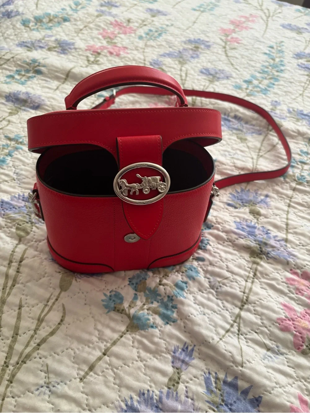 Coach emblem compact