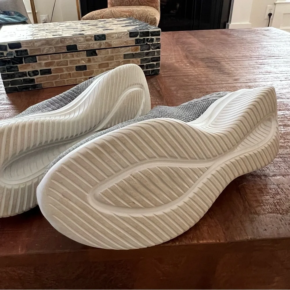 Skechers these pristine