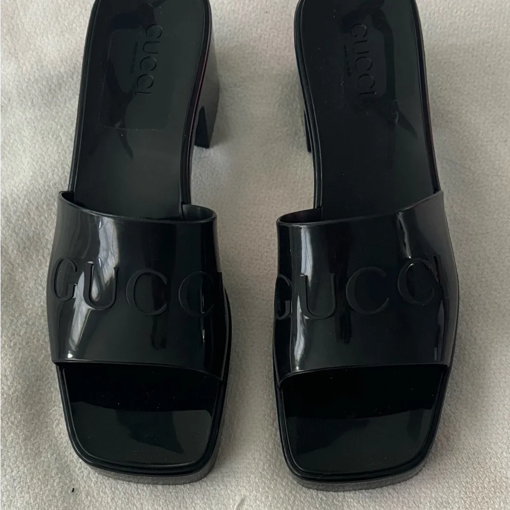 Gucci sleek patent