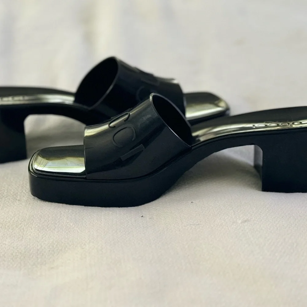 Gucci sleek patent