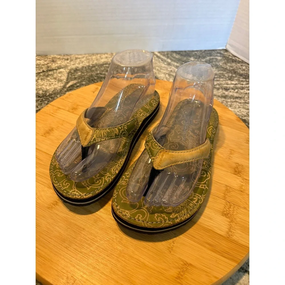 Teva  Green Paisley Leather Flip Flops Thong Sandals Womens 6 S/N 6160