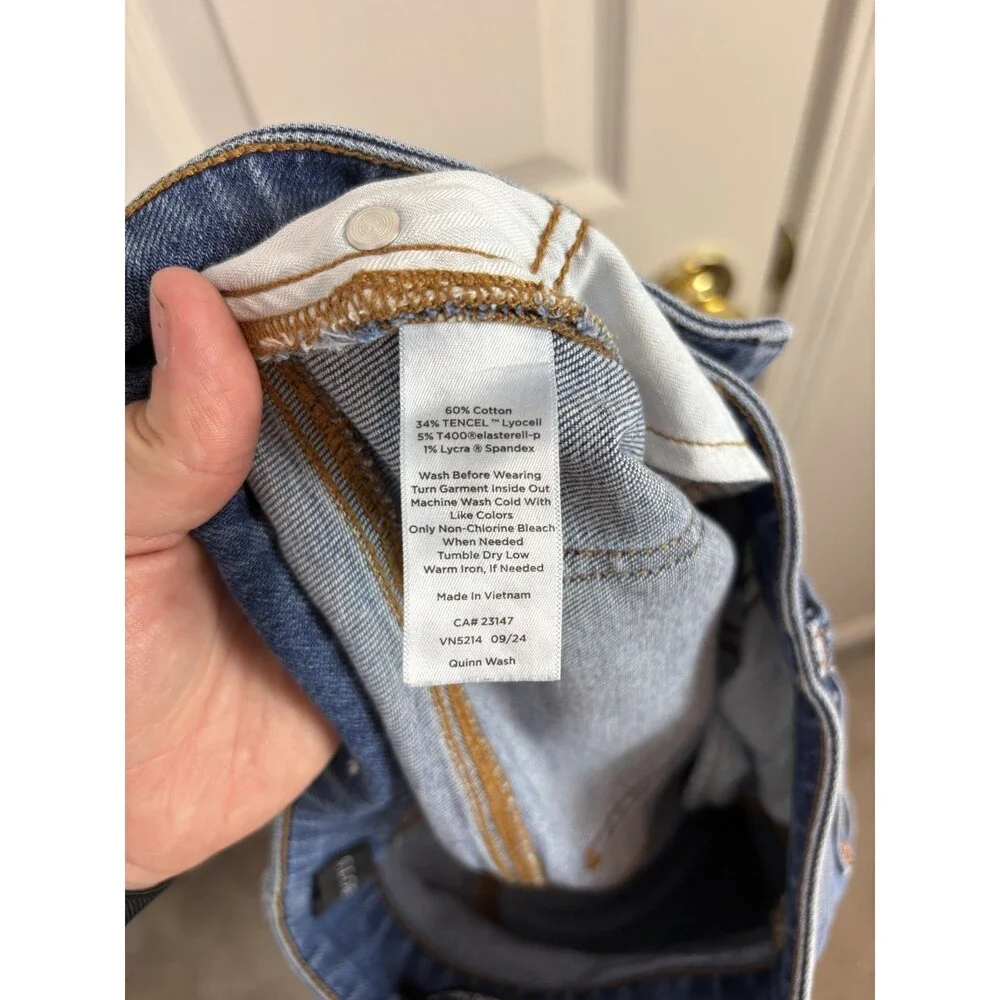 Talbots Relaxed Tapered Barrel Leg Denim Jeans Size 4 Quinn Wash - 431