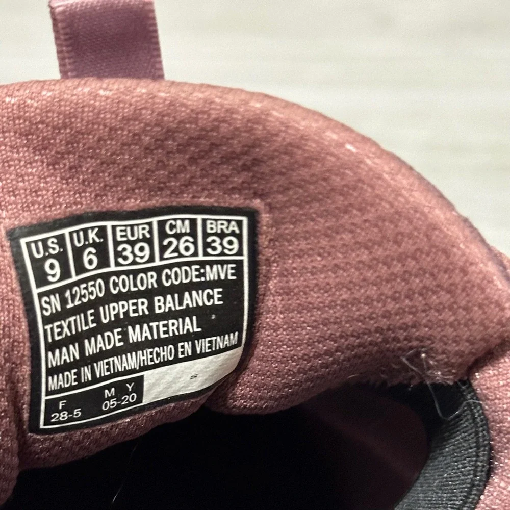 Skechers please see