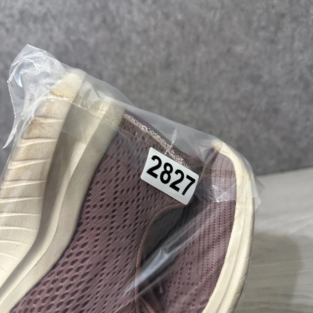 Skechers please see