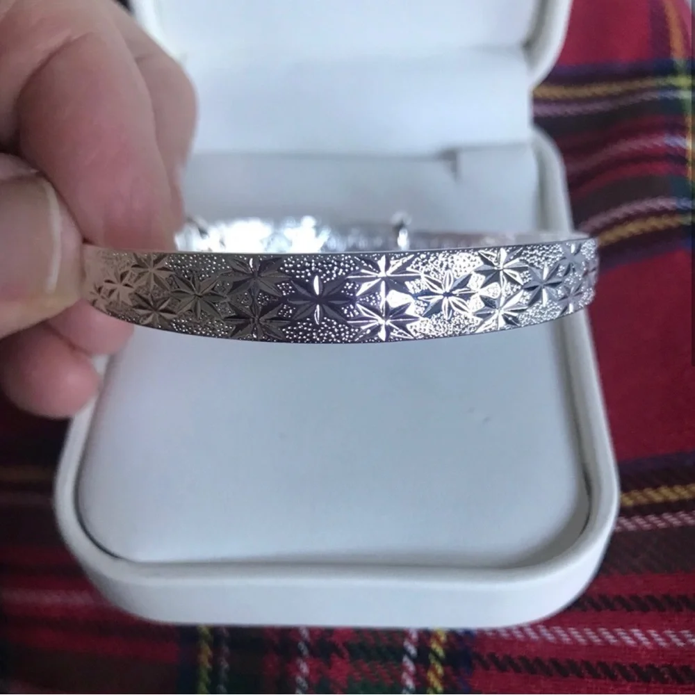 N/A elegant silver