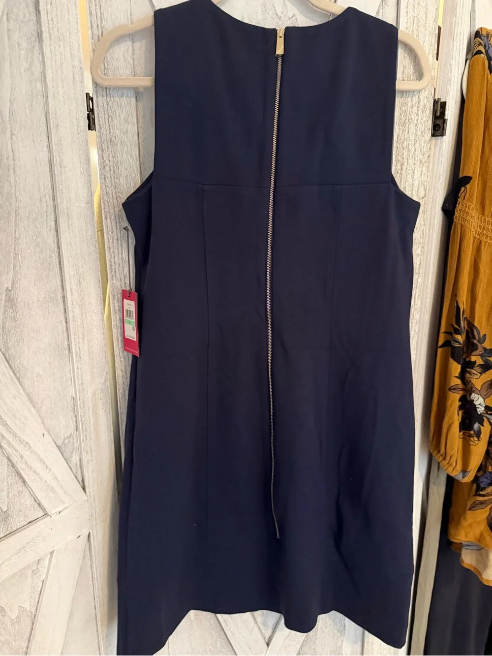 Vince Camuto chic sleeveless