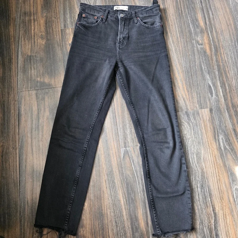 ZARA HW Slim Black Denim Straight Leg Cropped Raw Hem Jeans Women's Size 4‎
