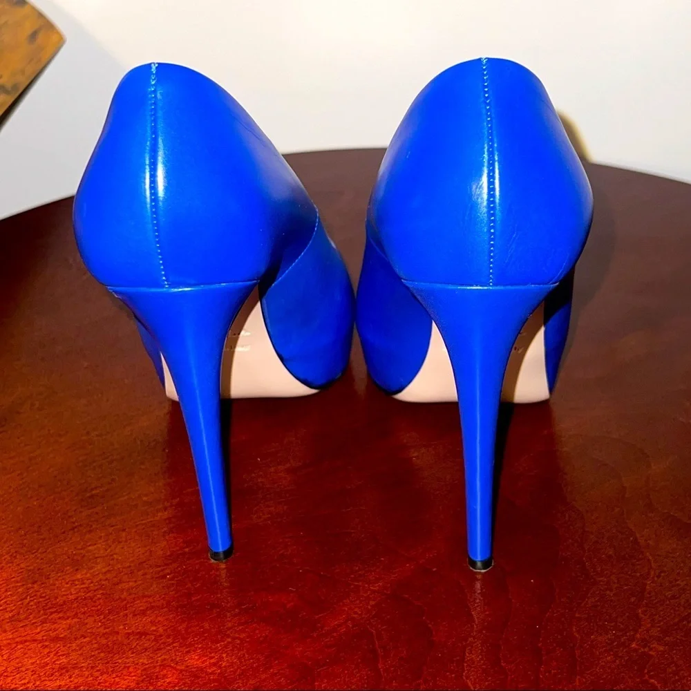 Le SILLA. Royal blue pump, soft leather. Size IT39/ US8, spike heel.