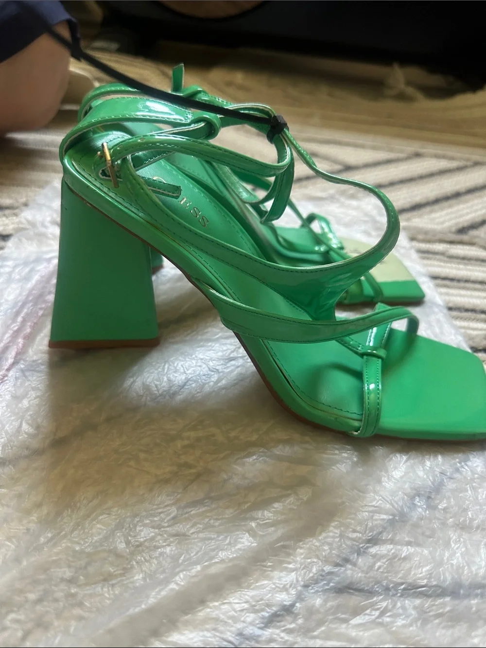 Guess bold green