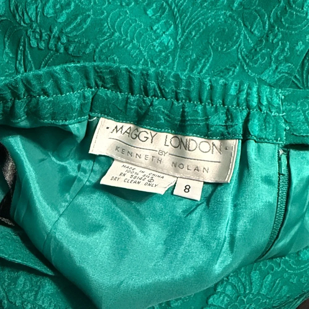 Maggy London hue—effortlessly jacquard