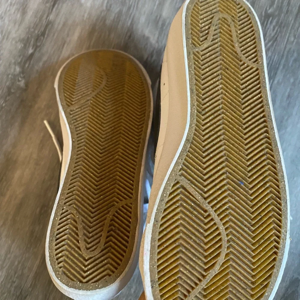 Nike lightly worn