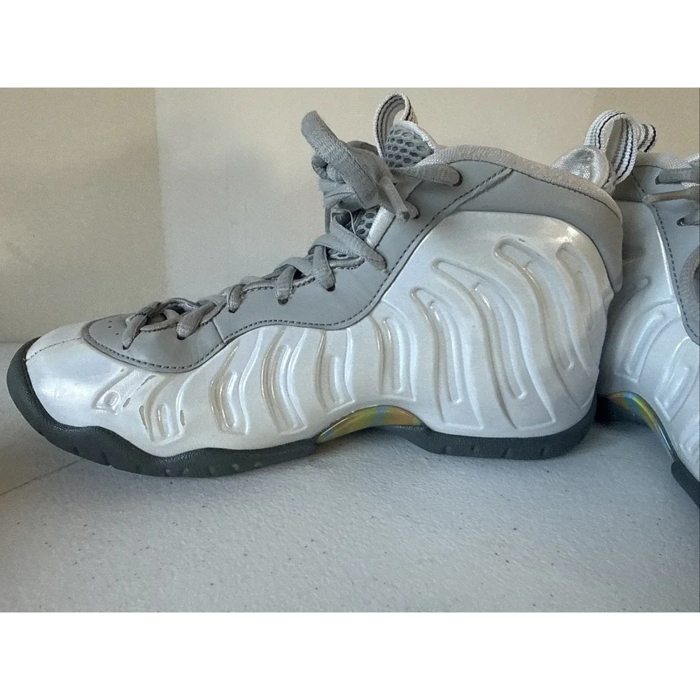 Nike little posite