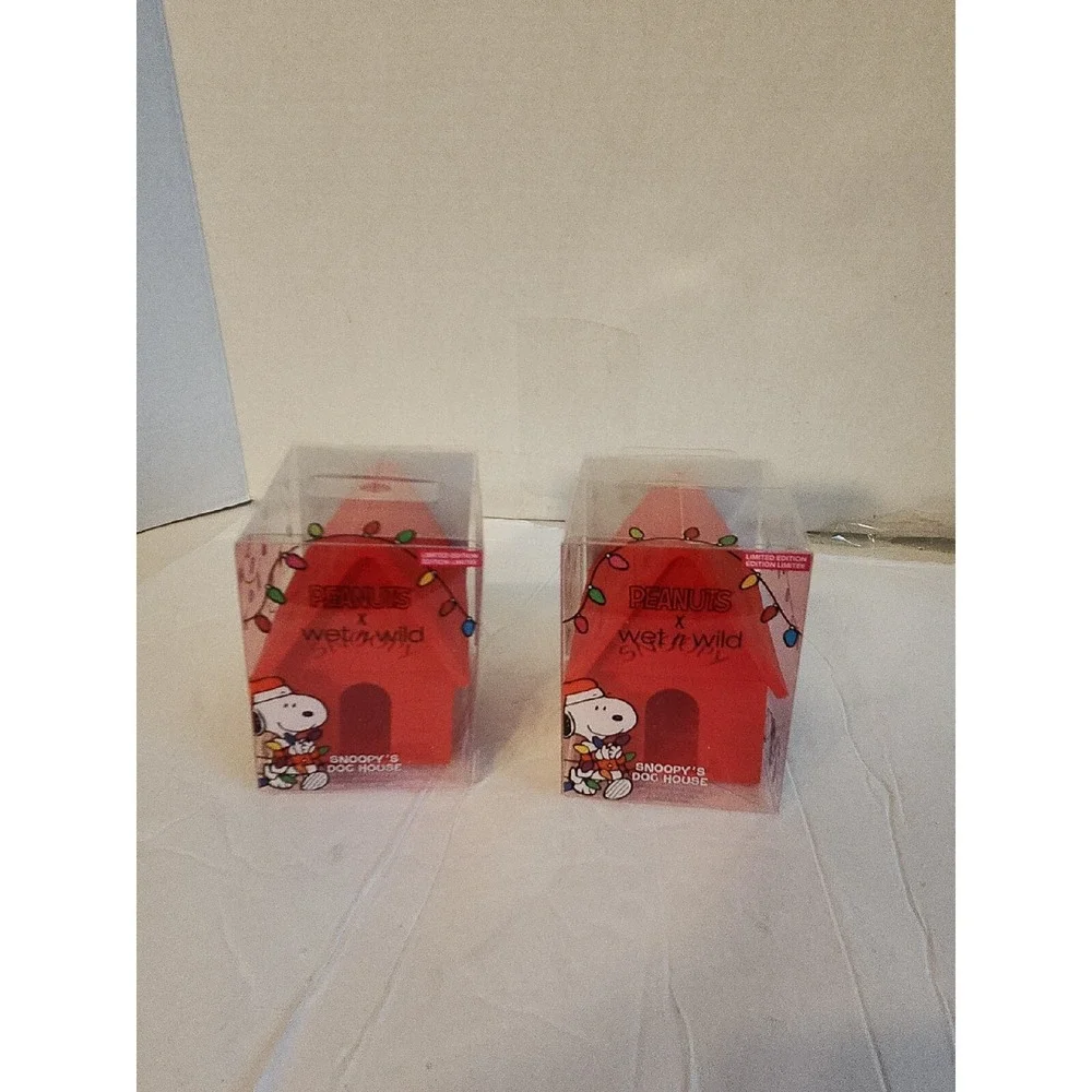 Peanuts x Wet n Wild Snoopy's Dog House Makeup Sponge Case Limited Edition New 2