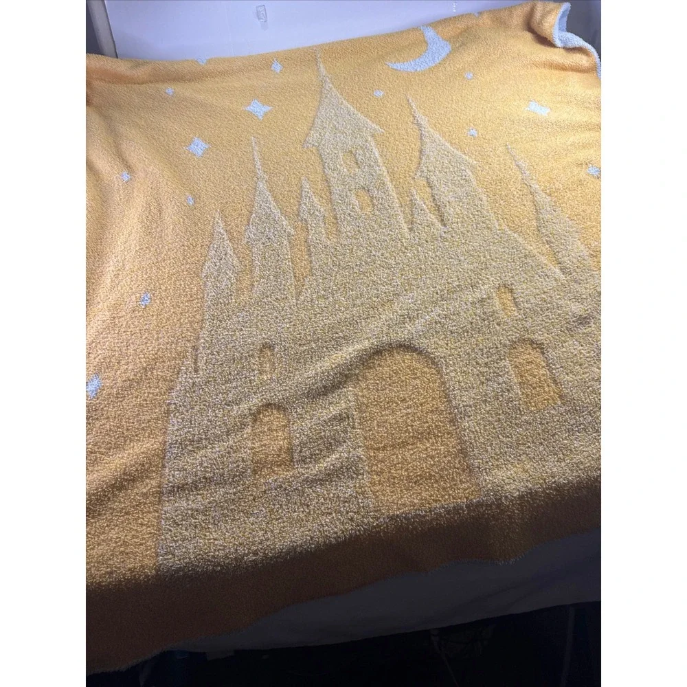 Disney‎ Pillowfort Kids Castle Moon Stars Yellow Knit Reversible Throw Blanket