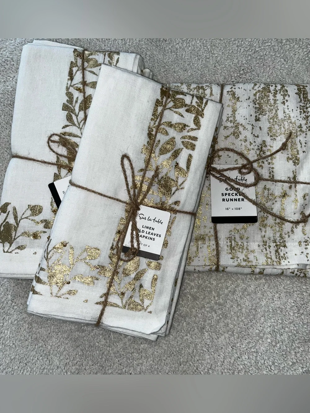 Sur La Table Gold Splatter Runner & Napkin Set (8).