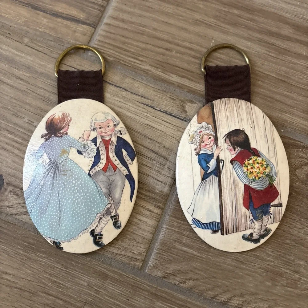 Vintage Oval‎ Decoupage Wall Plaques 2 Piece Set
